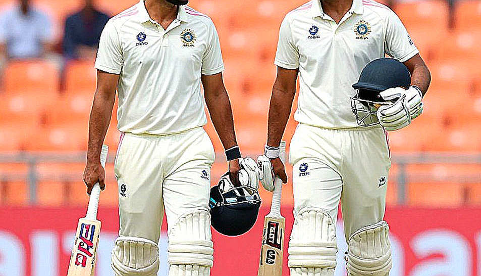 Newlands diary: Labuschagne's drought is the headline, Australia's thin top order is the story Newlands diary: Labuschagne's drought is the headline, Australia's thin top order is the story